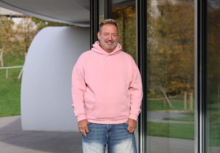 Roger van Klaveren è impegnato nella sensibilizzazione alla sepsi dopo essere sopravvissuto a una sepsi che gli è costata entrambi gli arti inferiori e parti di alcune dita.