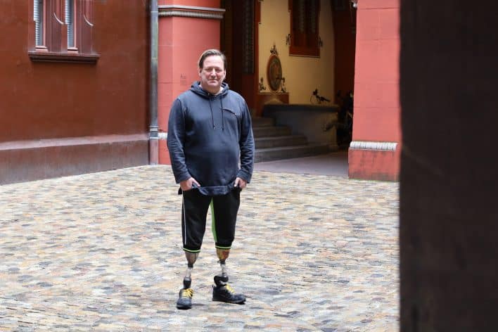 Roger van Klaveren shortly before the start of his WALK for SEPSIS Prävention at the market square in Basel.