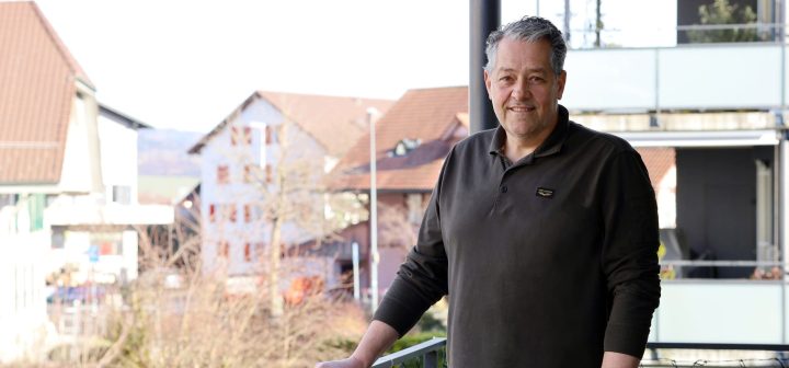 Anton Löffel in seinem Zuhause. Er überlebte 2021 eine Sepsis in Folge einer geplanten Operation.