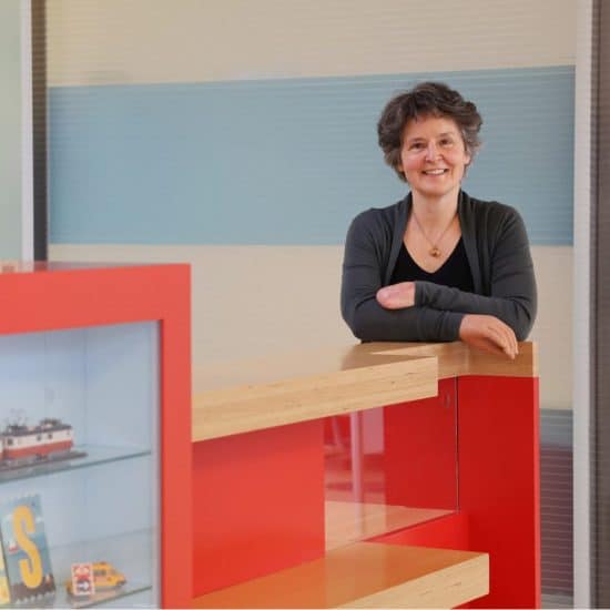 Kinderärztin Stephanie Stücheli-Herlach in ihrer Praxis in Uster. Sie überlebte 2016 eine Sepsis.