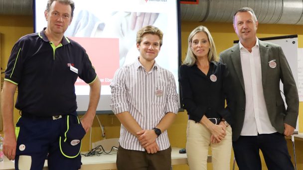 Bild: Hans Waarle (Samariterverein Safenwil), Laurin Stücheli (Fachperson), Lilian Robert (Betroffene) und Oliver Ebert (Angehöriger)