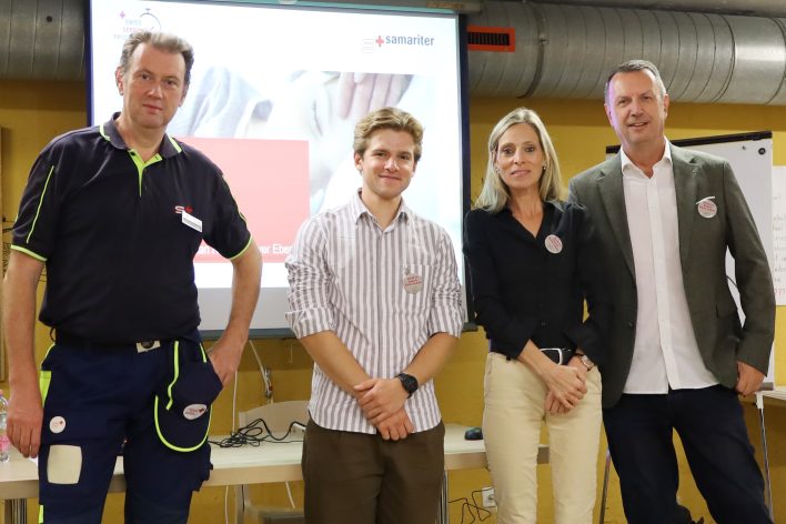 Bild: Hans Waarle (Samariterverein Safenwil), Laurin Stücheli (Fachperson), Lilian Robert (Betroffene) und Oliver Ebert (Angehöriger)